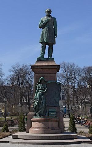 Runeberg szobra Helsinkiben, az Esplanadi parkban, Walter Magnus Runeberg alkotása